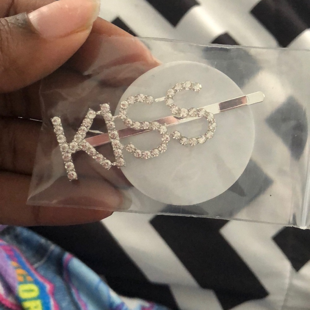 Kiss Rhinestone Hair Clip